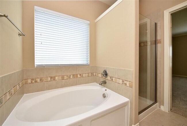 Building Photo - 4050 Calaway Oaks Ln