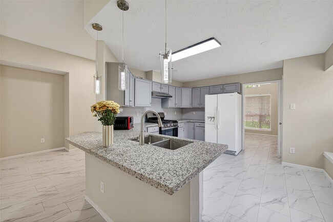 Building Photo - 16514 Camino Del Sol Dr