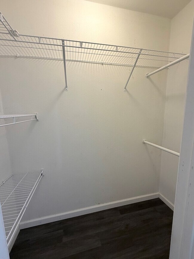 Building Photo - 2434 Beechwood St