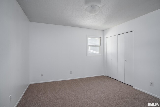 Building Photo - 2530 Saint John Ct