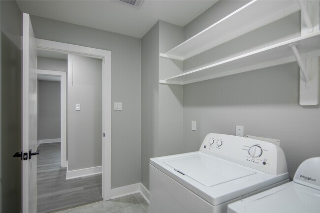 Building Photo - 20911 Young Meadows Way