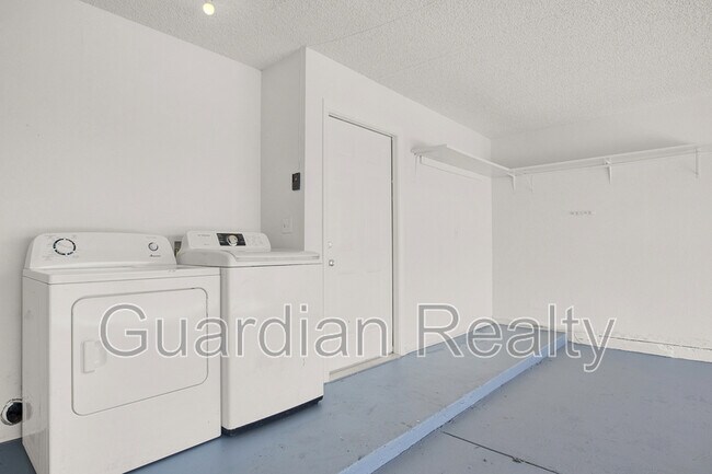 Building Photo - 2639 Jacyra Ave