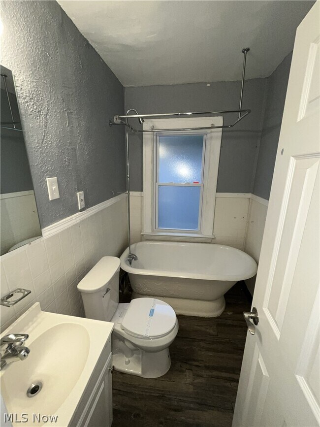 Building Photo - 3658 E 143rd St