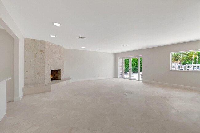 Building Photo - 540 SW 15th St