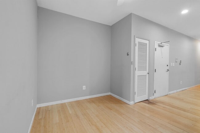 Building Photo - 809 Park Ave