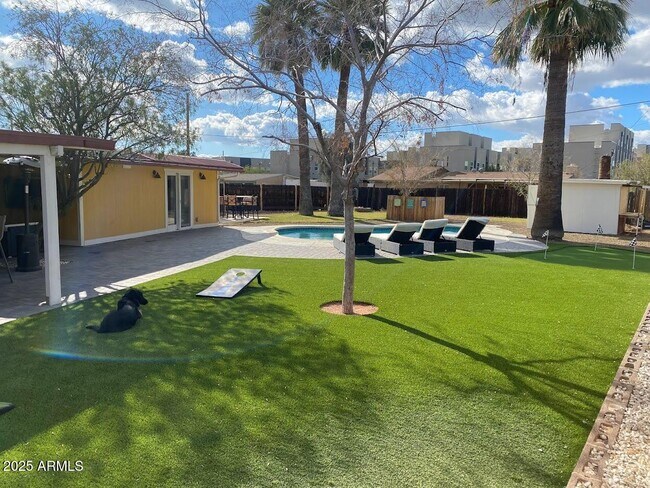 Building Photo - 422 W Eva St