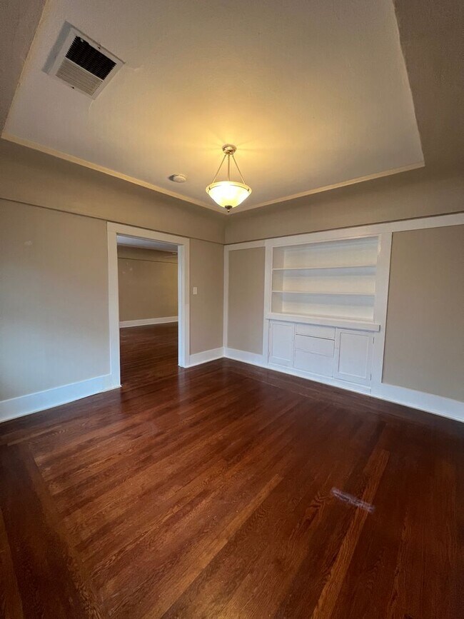 Building Photo - Come check out this Lovely home located in...