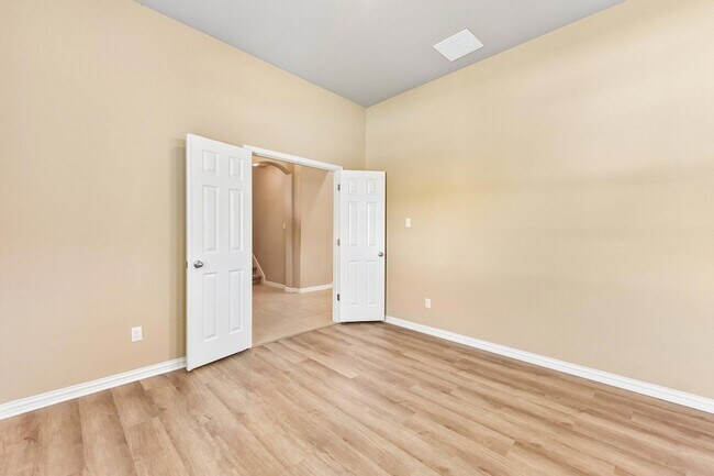 Building Photo - 640 Loma Cedro Bend