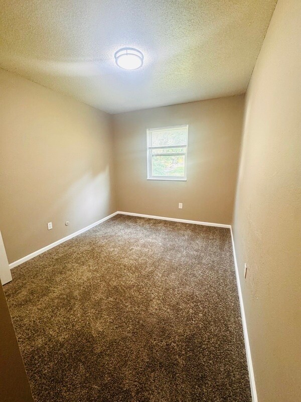 Building Photo - 1413 W Maple Ave