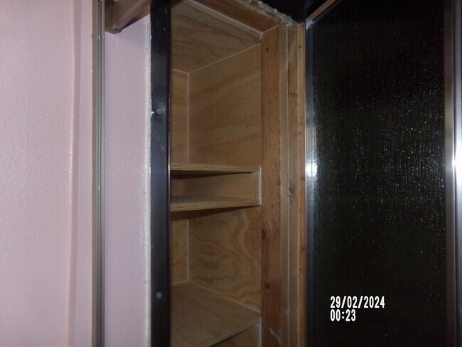 Building Photo - 4bd 1ba Home