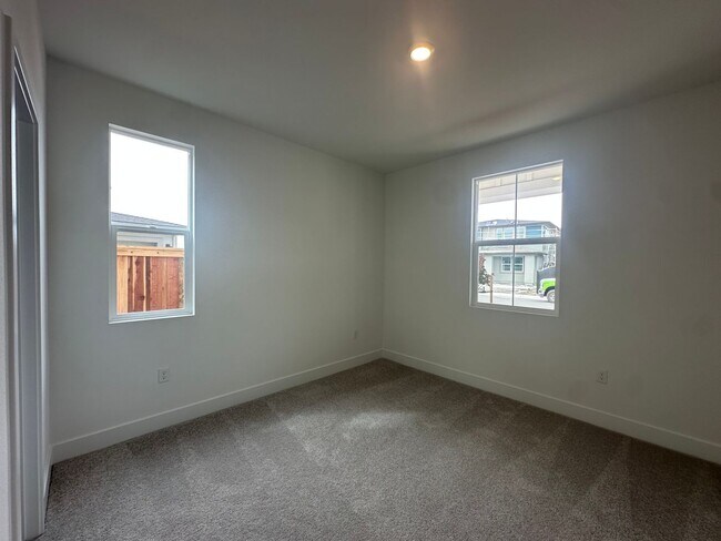 Building Photo - 2824 Wrangell St