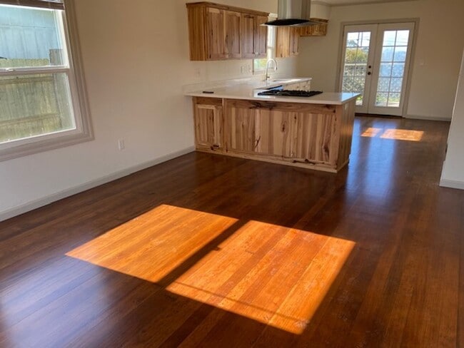 Building Photo - Beautifully done, 2/1 house in Eureka