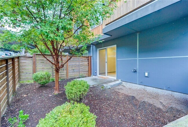 Building Photo - 4032 Pasadena Pl NE