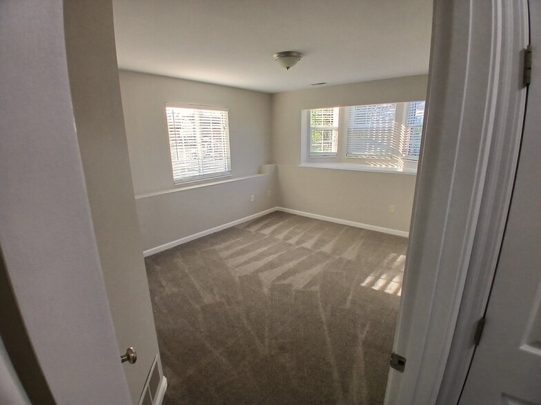 Building Photo - 1445 Urlage Dr