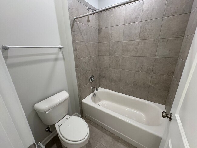 Building Photo - LIKE-NEW 4 Bed/4 Bath in N. Raleigh!