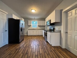 Building Photo - 421 Mt Ida St