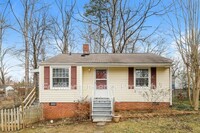 Building Photo - 2802 Robin Hood Dr