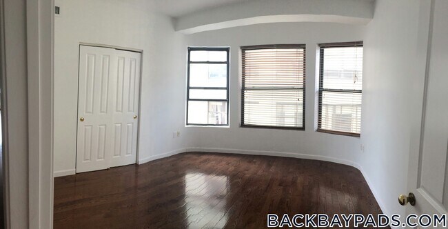 Building Photo - 636 Beacon St