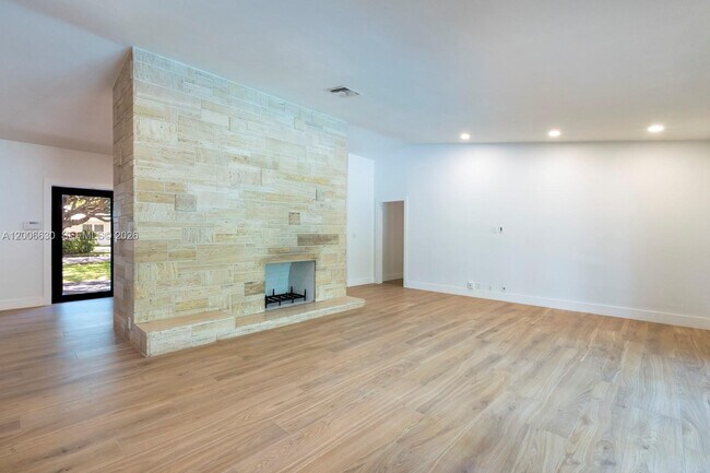 Building Photo - 13050 SW 71st Ave