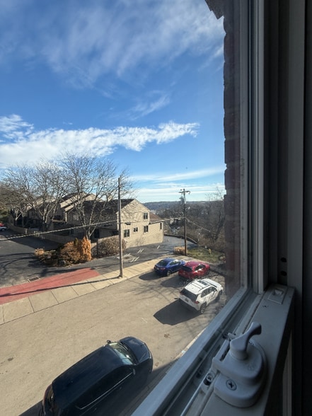 Building Photo - 2621 Cleinview Ave