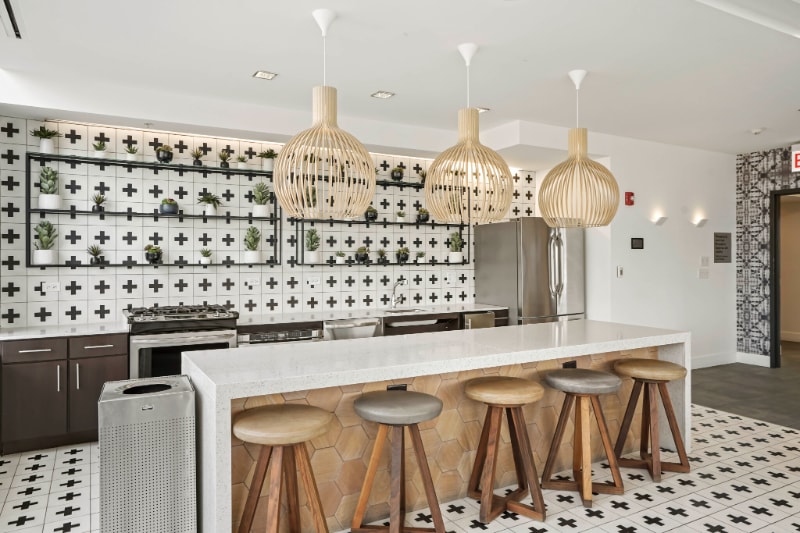 Building Photo - 729 W Adams St