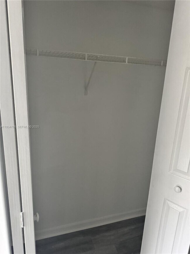 Building Photo - 2131 SE 10th Ave