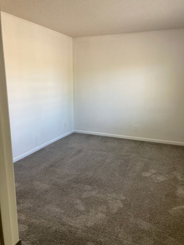 Building Photo - 5062 Rhode Island Dr