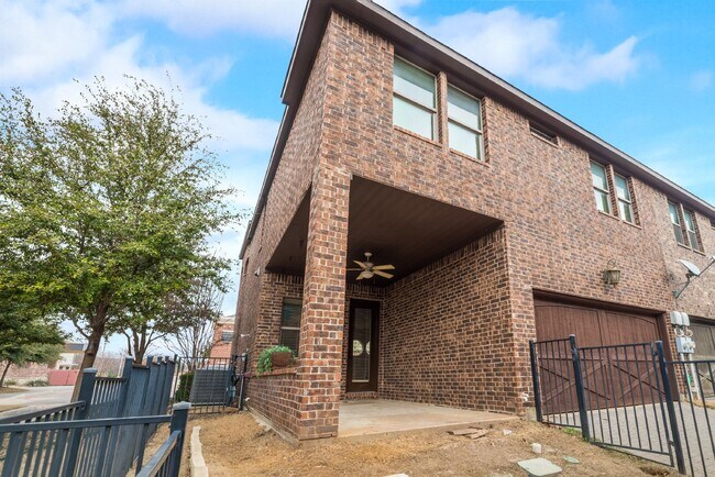 Building Photo - Modern 3 Bed Townhouse with Granite Countertops and Hardwood Floors in Keller, TX
