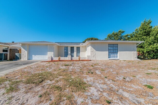 Building Photo - 3/2/1 in Port Richey
