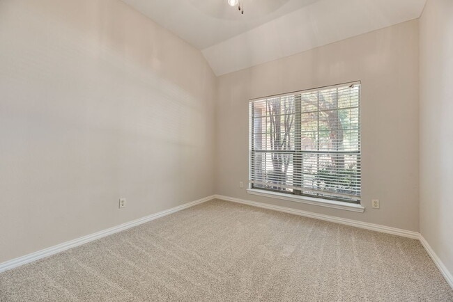 Building Photo - Spacious 4-Bedroom Gem with 2 Full Baths in McKinney - Your New 2025 Sq Ft Sanctuary!