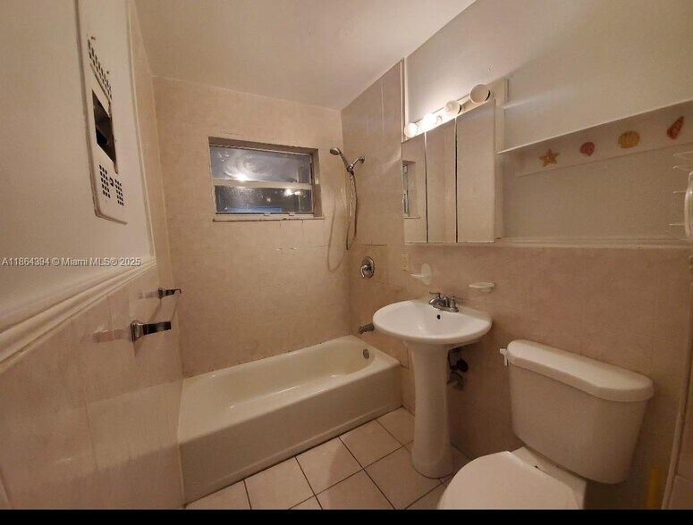 Building Photo - 502 N 70th Way