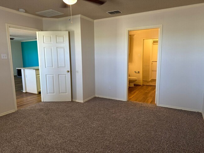 Building Photo - Shadow Hills Delight