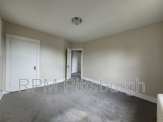 Building Photo - 3853 Brighton Rd