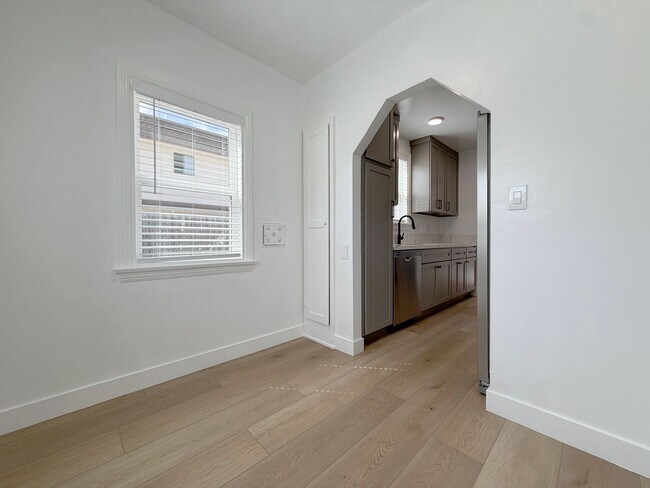 Building Photo - Alhambra Dr