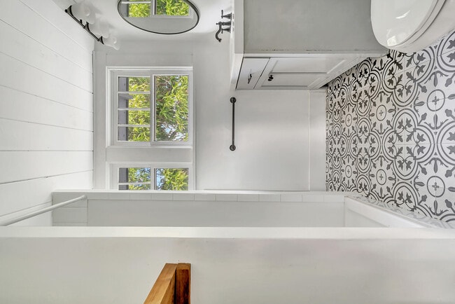 Building Photo - 515 46th St