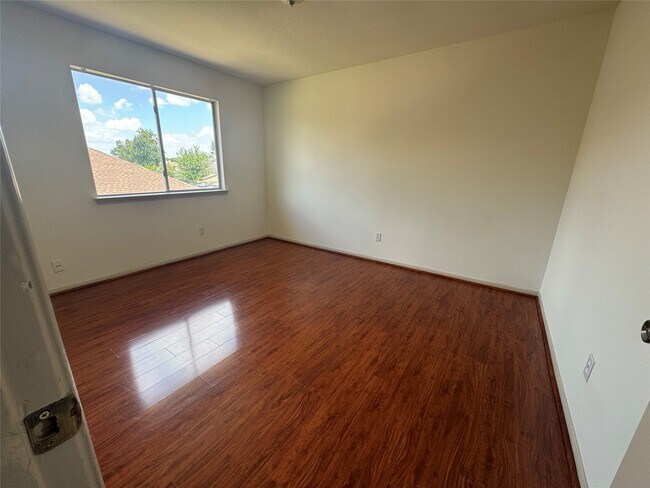 Building Photo - 6810 Creek Village Dr