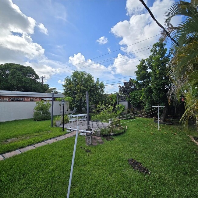 Building Photo - 6428 SW 39th St