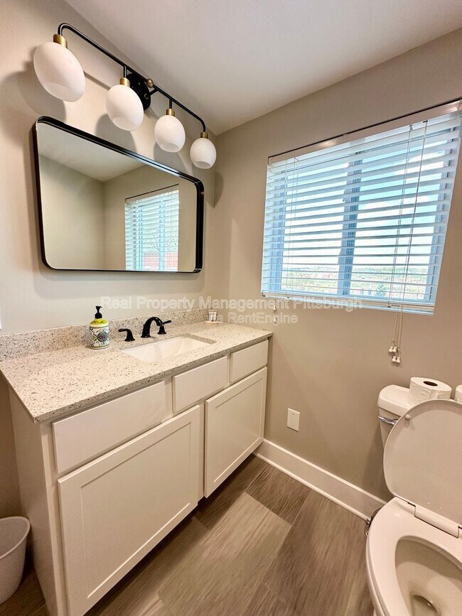 Building Photo - 138 Pius St