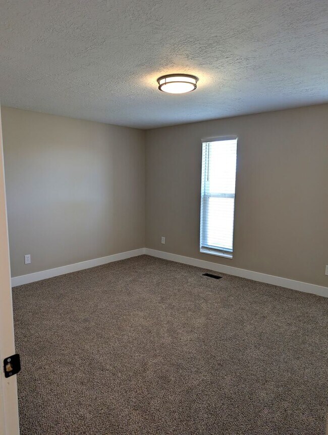 Building Photo - July FREE! Renovated 5-Bed Home + Optional...