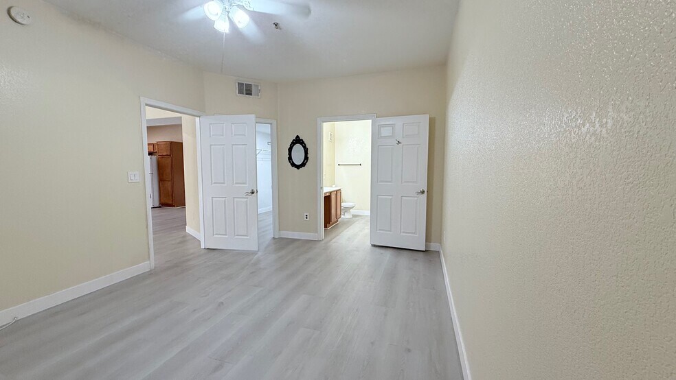 Building Photo - 2291 W Horizon Ridge Pky