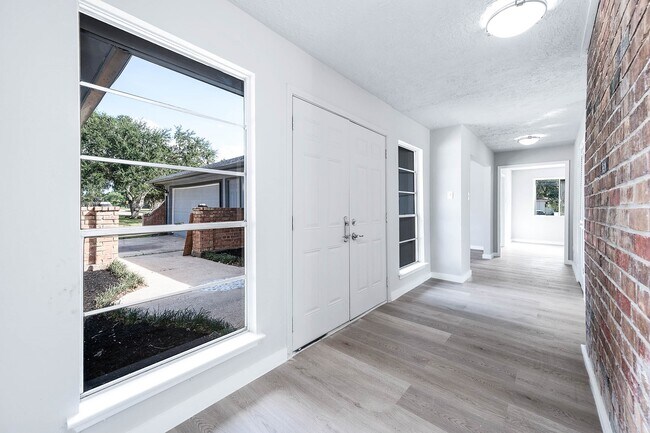 Building Photo - 3430 W Creek Club Dr