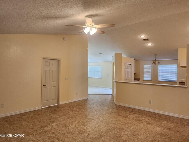 Building Photo - 226 Summerwood Dr