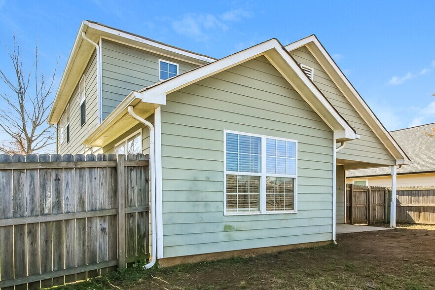 Building Photo - 465 Cathedral Dr