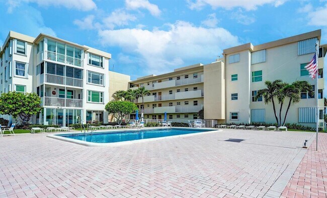 Building Photo - 1820 New Palm Way