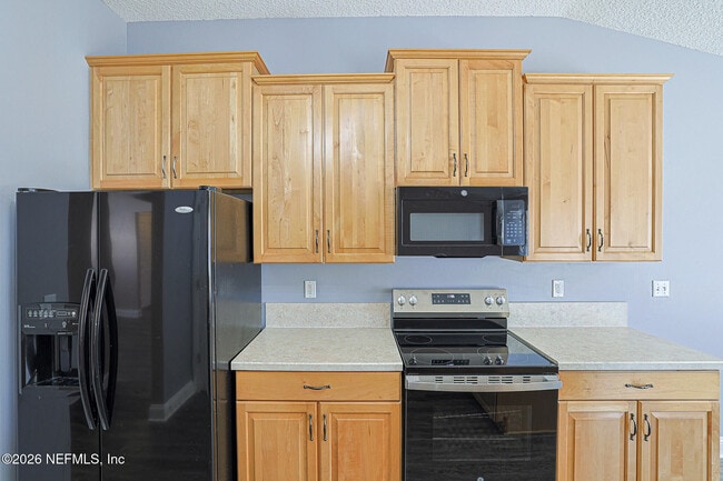 Building Photo - 3031 Five Oaks Ln