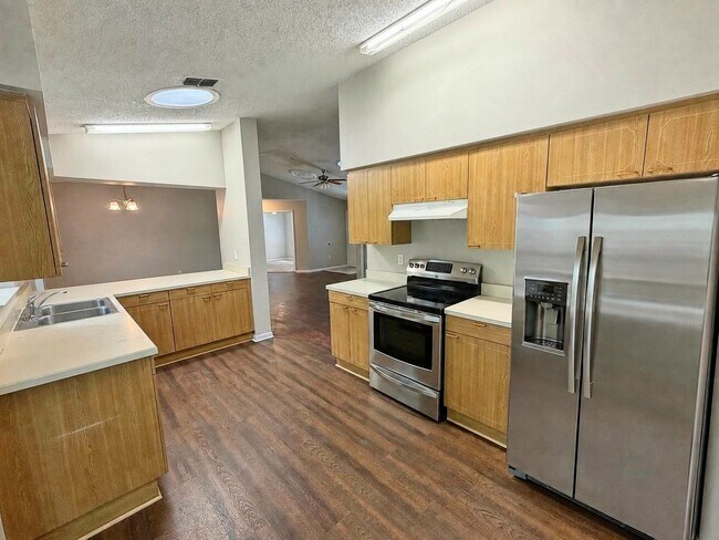Building Photo - 38 Berkshire Ln