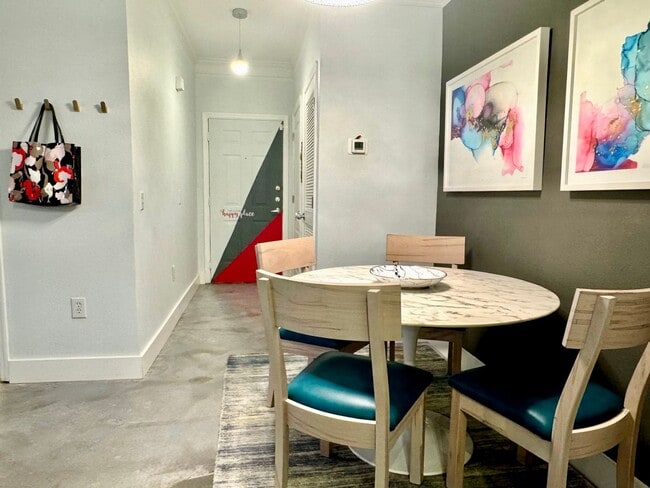 Building Photo - 2 Bedroom/ 2 Baths / 2 Car Garage Condo Fo...