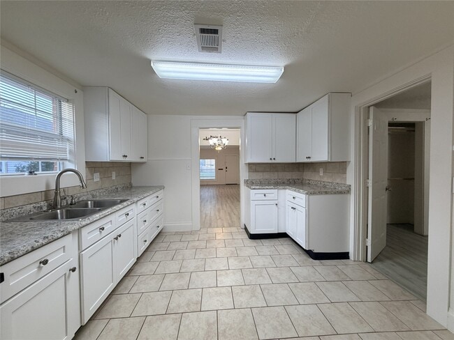 Building Photo - 3014 Rosalie St