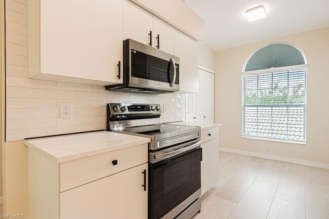 Building Photo - 4985 Sandra Bay Dr