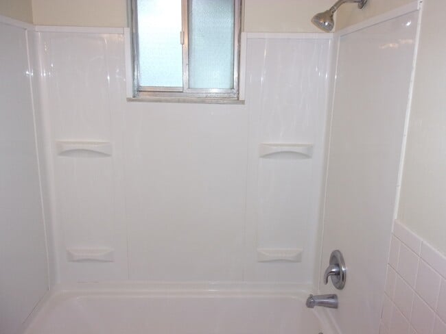 Building Photo - 473 Brentwood Dr